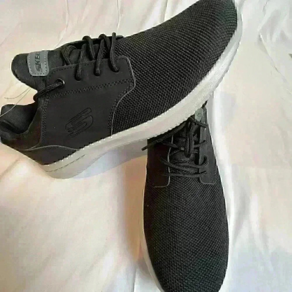 NWT - Skechers Men's Delson Air-Cooled Memory Foam Sneaker Shoe (Size 8) - Picture 1 of 8